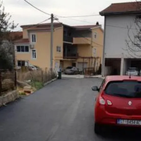 Apartment With Parking Space Kastel Stafilic, - 21012